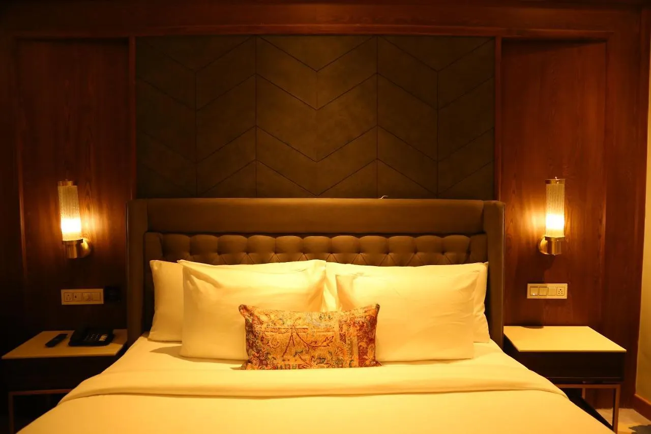 **** Hotel Dreamz Inn & Suites Zirakpur India