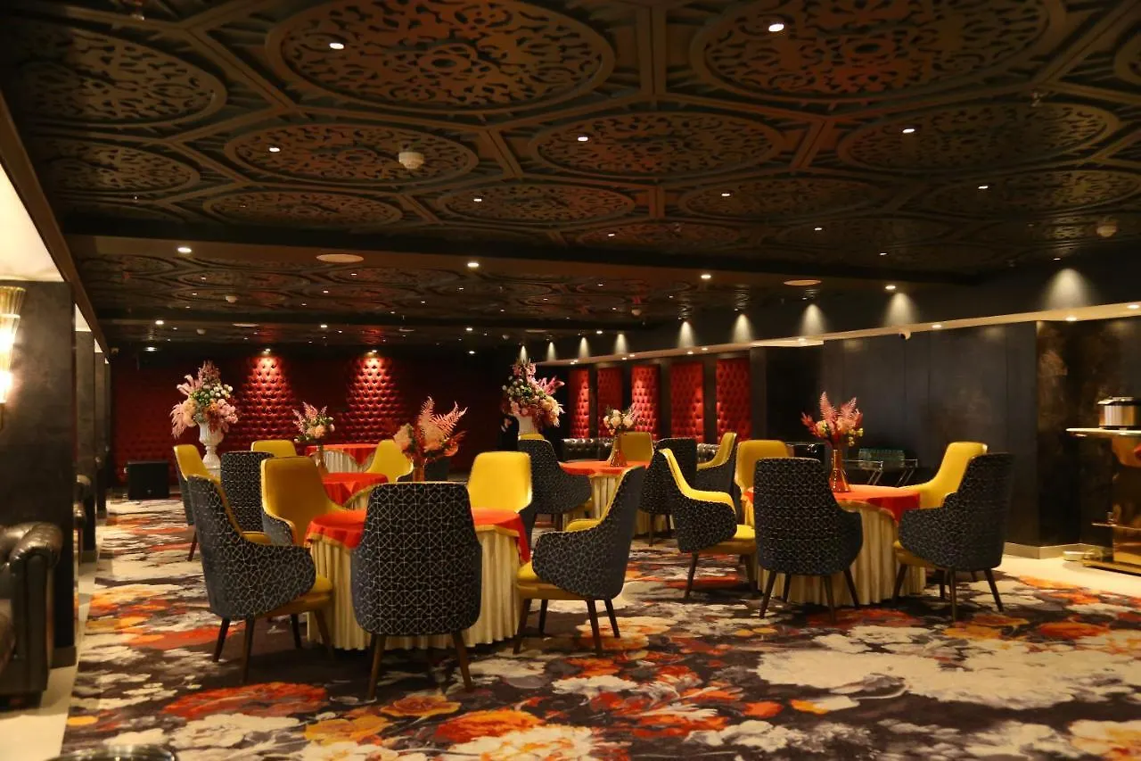 Dreamz Inn & Suites Zirakpur 4*,  India